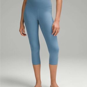 Lululemon Align High-Rise Crop 21"
Utility Blue $88 Retail